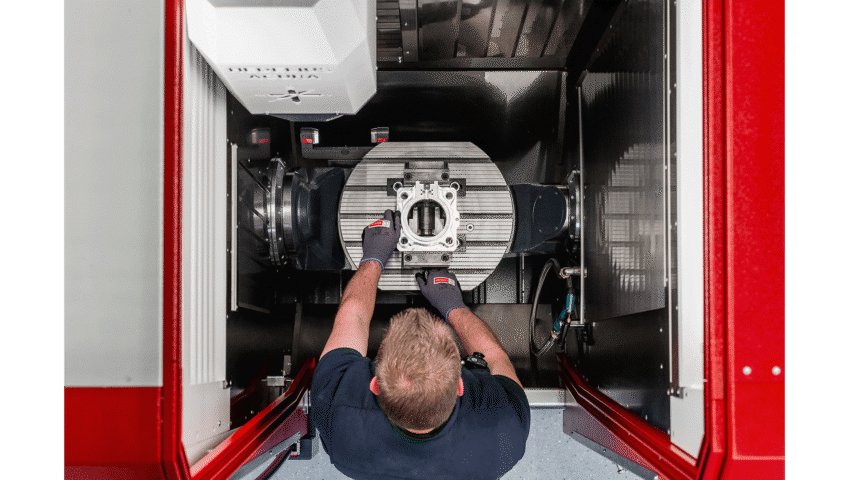 Newemag ACRUA 50 5 achsen bearbeitungszentrum vertikal hedelius maschine Bediener 16 9