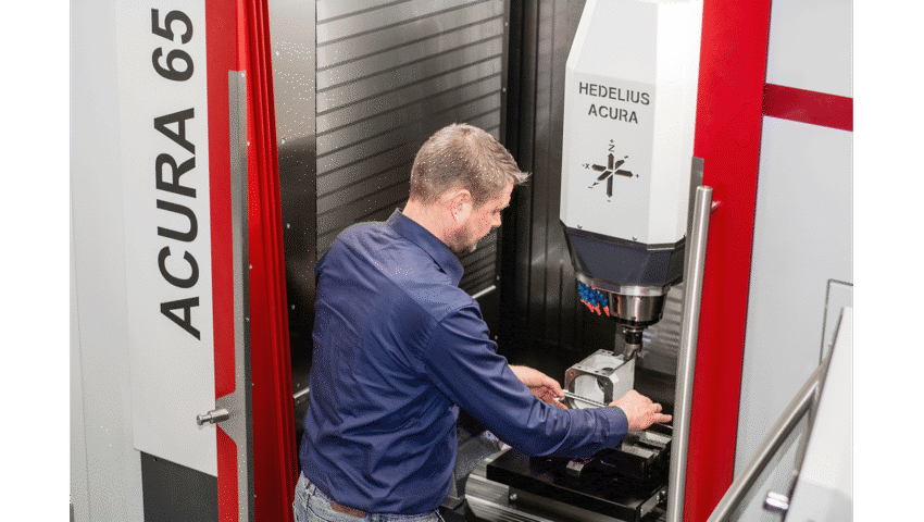 Newemag ACRUA 65 5 achsen bearbeitungszentrum vertikal hedelius Werkstueck Mensch 16 9