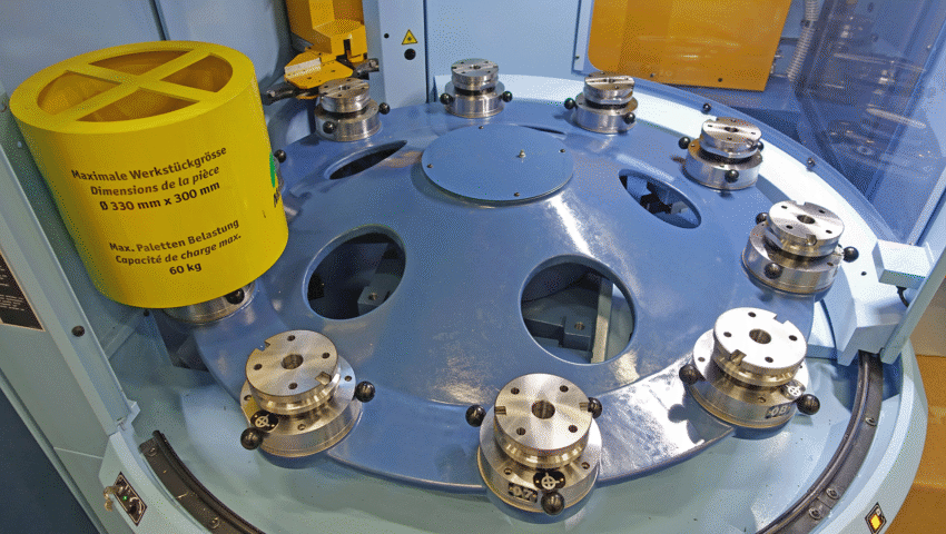 Newemag MX 330 PC10 5 achsen bearbeitungszentrum vertikal matsuura palettenwechsler innen 16 9