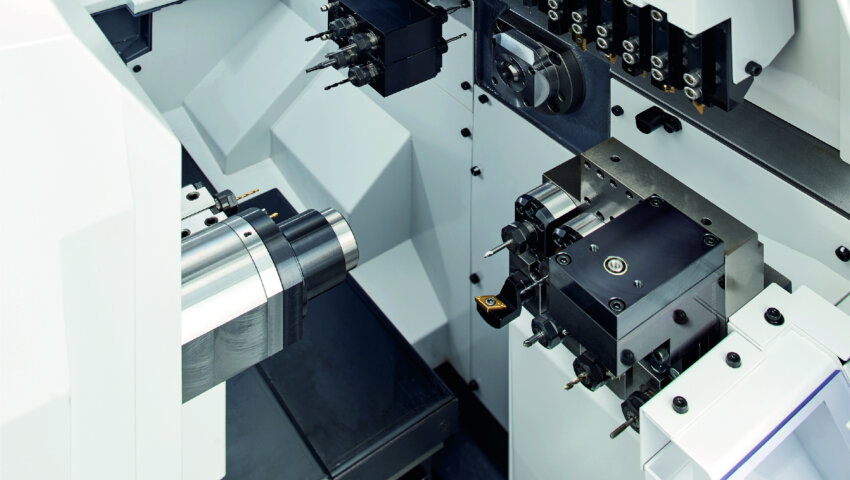 Suvema L12 2 M10 6 Achsen Kurz und Langdrehmaschin arbeitsraum innen 2